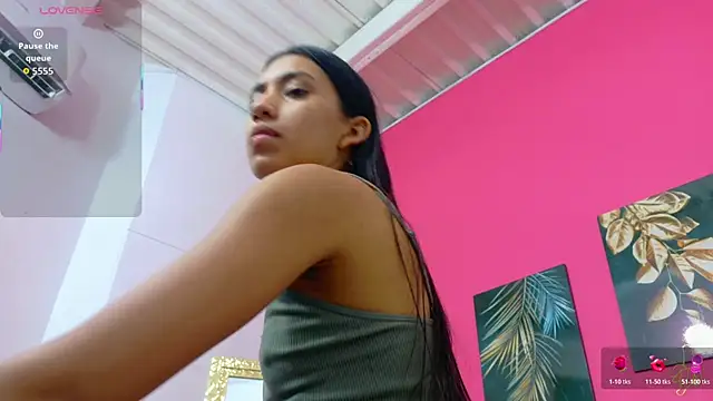 littlee emilyy  online show from May 20, 2026, 12:55 pm