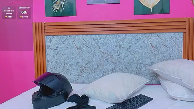 littlee emilyy  online show from June 2, 2026, 12:40 pm