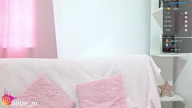 aliicee m online show from January 24, 2025, 3:24 pm