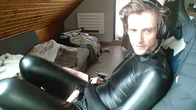 Snapshot of Str8boyy chatting on February 24, 2026, 10:57 am Str8boyy online show from February 24, 2026, 10:57 am