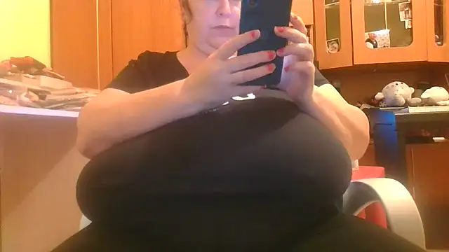 Snapshot of Nataliesbestjuggs chatting on September 20, 2025, 6:09 pm Nataliesbestjuggs online show from September 20, 2025, 6:09 pm