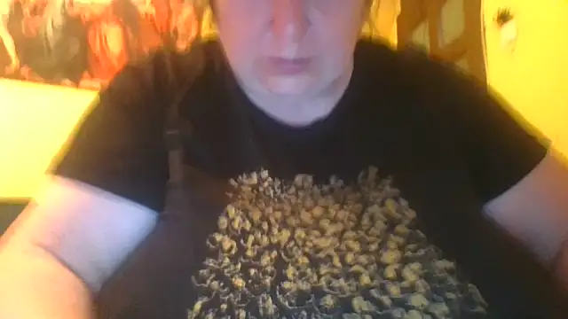 Nataliesbestjuggs online show from November 12, 2025, 7:24 pm