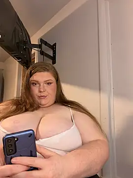 lilmama69900 online show from June 27, 2026, 9:03 am