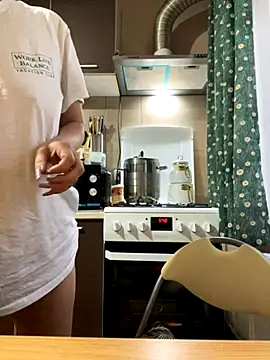 Snapshot of Tasty_Shape chatting on October 14, 2025, 4:57 am Tasty Shape online show from October 14, 2025, 4:57 am