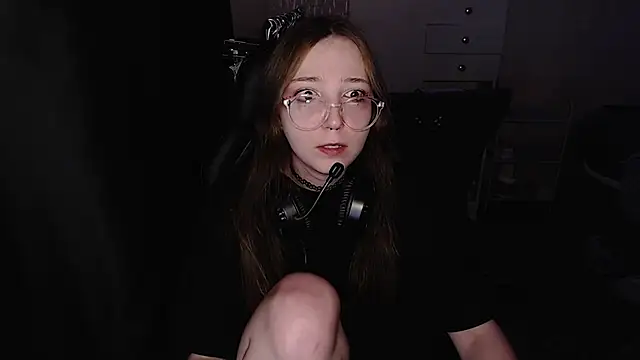 AmeliaKamishiro online show from December 19, 2025, 2:57 pm