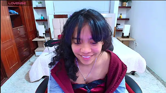laureentt  online show from December 23, 2024, 7:06 am