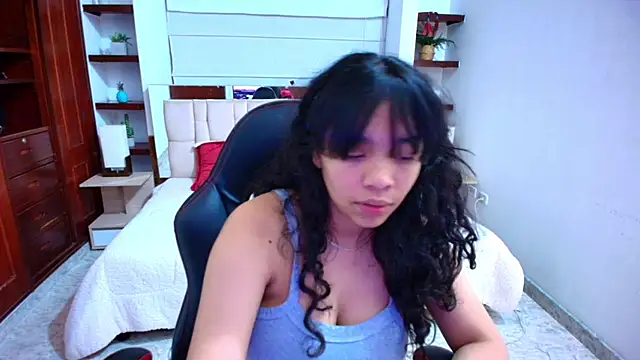 laureentt  online show from December 28, 2024, 3:26 am