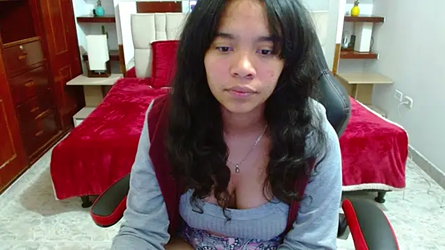 laureentt  online show from January 18, 2025, 6:24 am