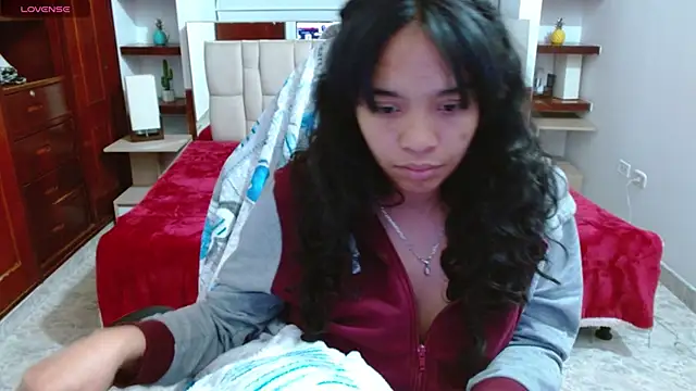 laureentt  online show from January 22, 2025, 7:14 am