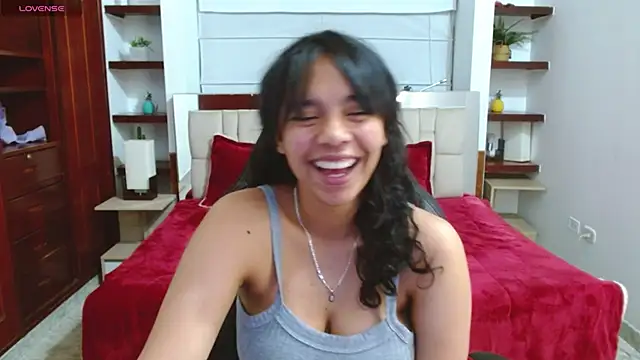 laureentt  online show from January 28, 2025, 3:47 am