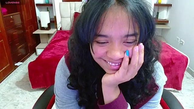 laureentt  online show from January 29, 2025, 7:04 am