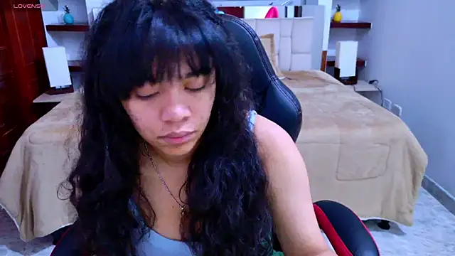 laureentt  online show from October 11, 2025, 3:06 am