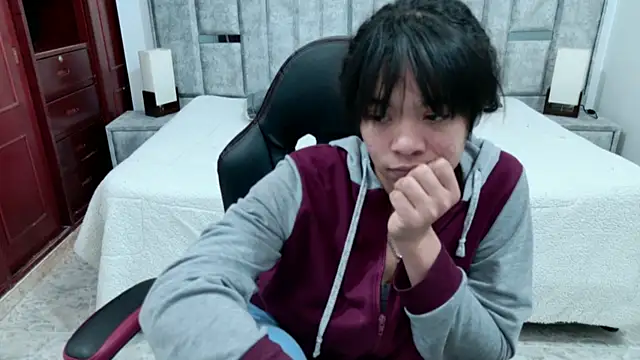 laureentt  online show from March 21, 2026, 8:19 am