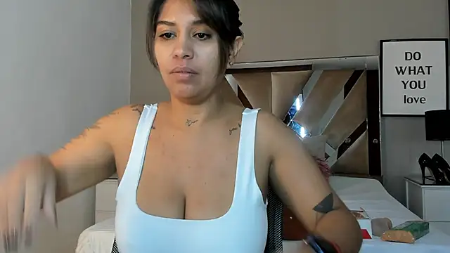 Snapshot of sharlott18 chatting on January 4, 2025, 12:49 pm sharlott18 online show from January 4, 2025, 12:49 pm