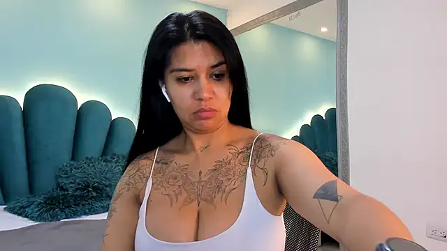 sharlott18 online show from February 1, 2026, 11:42 am