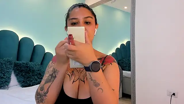 sharlott18 online show from February 19, 2026, 12:56 pm