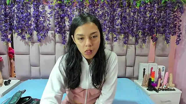 Bich Anal  online show from December 17, 2024, 1:27 pm