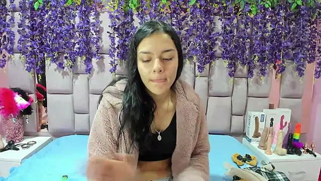 Bich Anal  online show from December 19, 2024, 1:07 pm