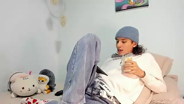 Snapshot of imcoltonalvin chatting on January 25, 2025, 12:59 am imcoltonalvin online show from January 25, 2025, 12:59 am