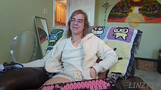 Linzy 19 online show from September 22, 2025, 1:35 pm