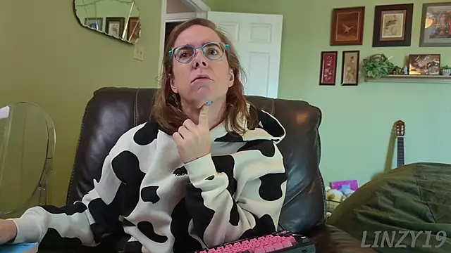 Linzy 19 online show from November 12, 2025, 4:40 pm