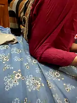 COUPLLE VILLAGE online show from December 22, 2025, 10:12 am