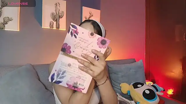 emily roberts1 online show from September 12, 2025, 12:49 pm