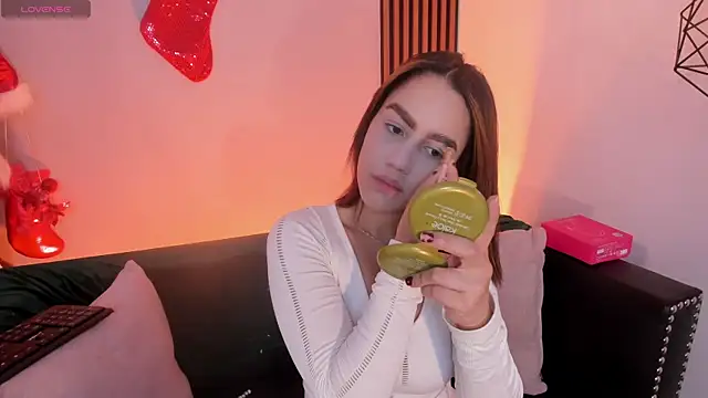 emily roberts1 online show from December 5, 2025, 5:05 am