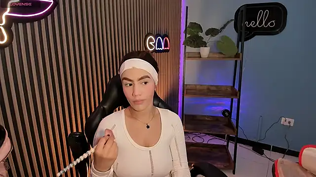 emily roberts1 online show from December 16, 2025, 9:31 pm