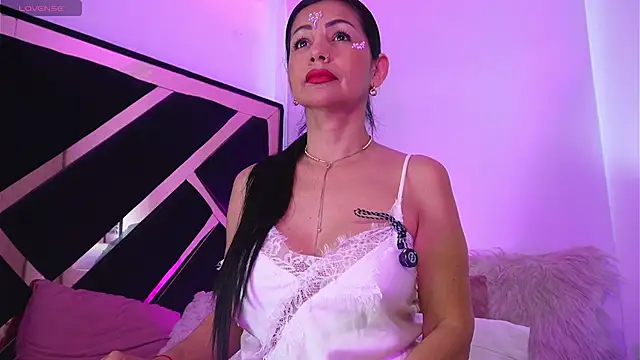 Snapshot of EVA45LOVES chatting on April 24, 2026, 11:34 am EVA45LOVES online show from April 24, 2026, 11:34 am