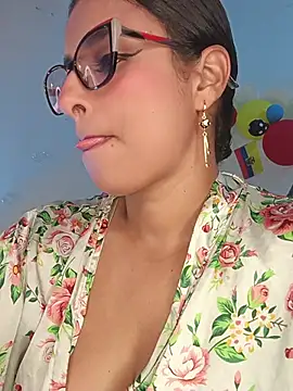 Snapshot of Alizon_1 chatting on July 2, 2026, 7:31 pm Alizon 1 online show from July 2, 2026, 7:31 pm