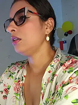Snapshot of Alizon_1 chatting on July 4, 2026, 6:58 pm Alizon 1 online show from July 4, 2026, 6:58 pm