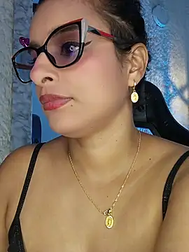Snapshot of Alizon_1 chatting on July 28, 2026, 8:01 pm Alizon 1 online show from July 28, 2026, 8:01 pm