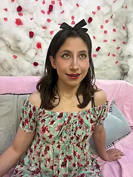 SkarletJhonson  online show from May 3, 2026, 8:20 am