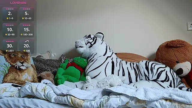 Snapshot of Love_Bert chatting on March 4, 2025, 9:51 am Love Bert online show from March 4, 2025, 9:51 am