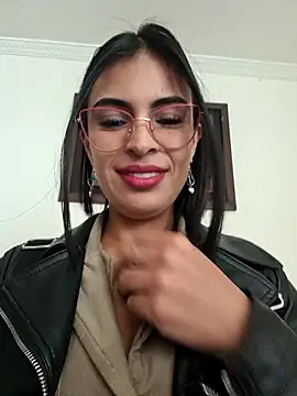 Astrid-- online show from May 7, 2026, 2:33 pm