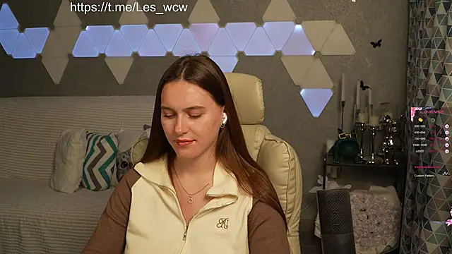 HarleyDeess online show from November 2, 2025, 10:45 pm