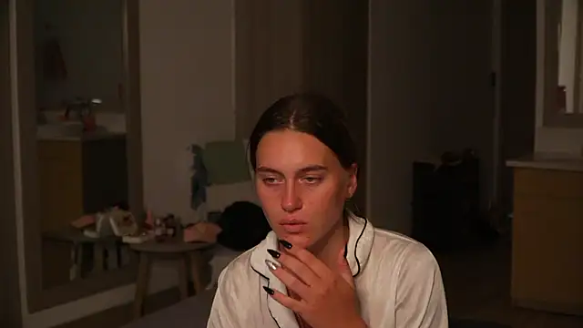 HarleyDeess online show from July 10, 2026, 2:27 am