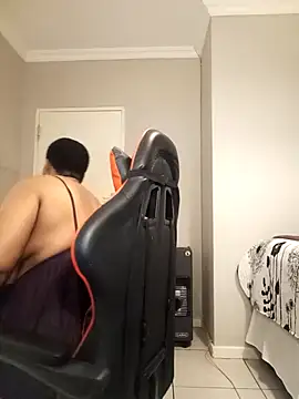 bustylisa1983 online show from December 18, 2025, 4:18 am