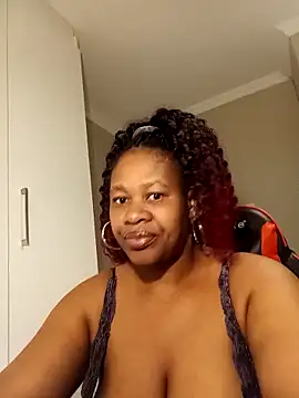 Snapshot of bustylisa1983 chatting on April 27, 2026, 5:05 am bustylisa1983 online show from April 27, 2026, 5:05 am