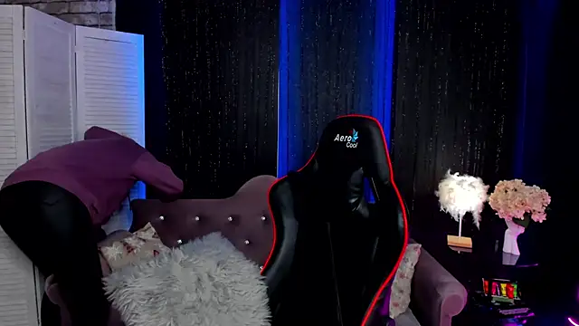 Snapshot of SarahCoksss chatting on November 6, 2025, 12:44 am SarahCoksss online show from November 6, 2025, 12:44 am