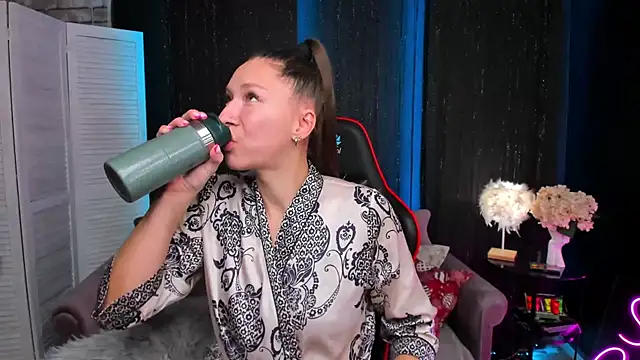 Snapshot of SarahCoksss chatting on November 22, 2025, 12:53 am SarahCoksss online show from November 22, 2025, 12:53 am