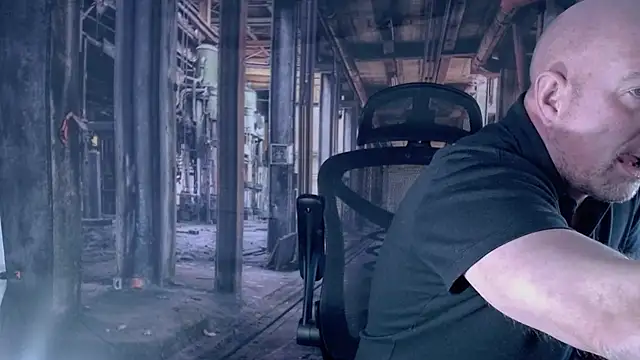 ManlyPrisonGuy online show from November 27, 2025, 2:08 pm