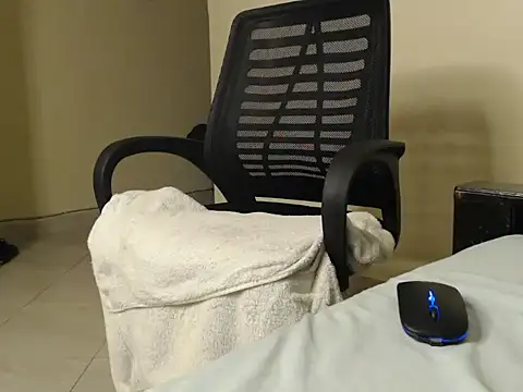 CurvyGlass online show from January 3, 2025, 1:38 am