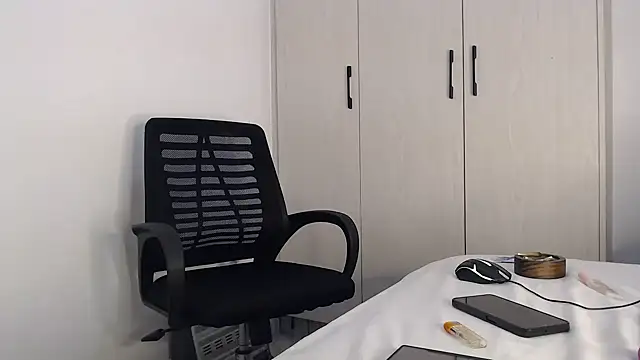 Snapshot of CurvyGlass chatting on October 6, 2025, 2:47 pm CurvyGlass online show from October 6, 2025, 2:47 pm