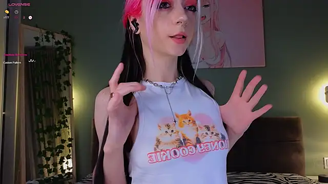 Snapshot of TristaRoht chatting on December 20, 2024, 9:17 pm TristaRoht online show from December 20, 2024, 9:17 pm