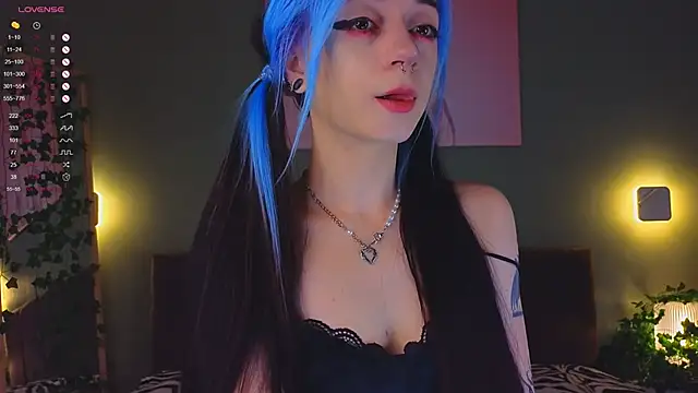 Snapshot of TristaRoht chatting on February 18, 2025, 3:10 pm TristaRoht online show from February 18, 2025, 3:10 pm