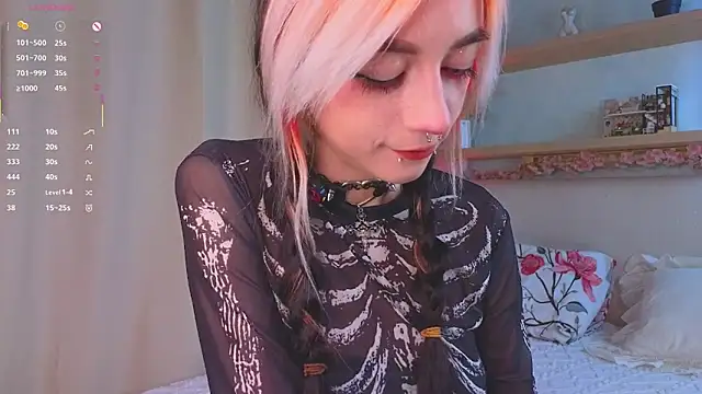 Snapshot of TristaRoht chatting on September 19, 2025, 3:13 pm TristaRoht online show from September 19, 2025, 3:13 pm