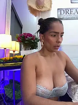 Snapshot of Mau_White chatting on January 26, 2025, 7:20 pm Mau White online show from January 26, 2025, 7:20 pm