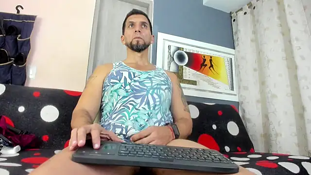JULESLAKES online show from June 16, 2026, 11:40 pm